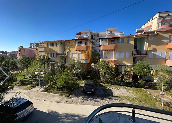 Gazi's For Rent דירה גולם