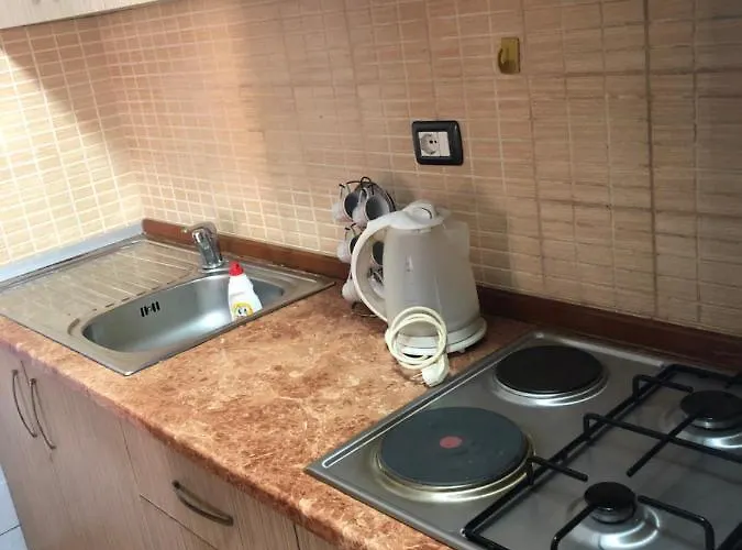 Gazi's For Rent דירה *