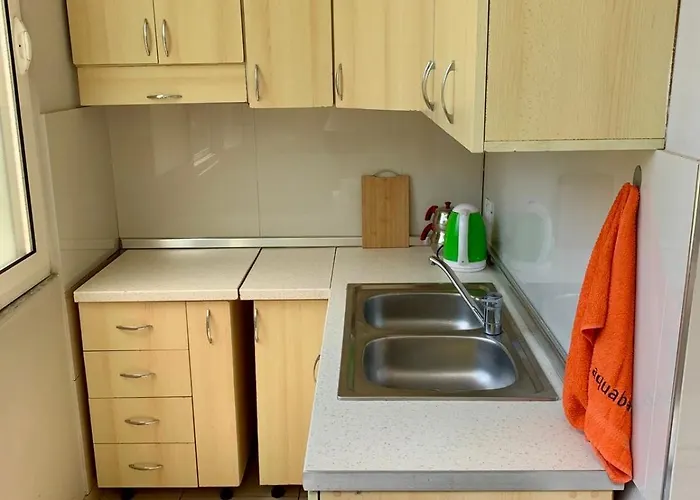 Gazi's For Rent Голем